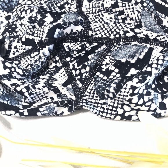 NIKE Pro Heights Vixen 3/4 Crop Tights - Picture 5 of 8